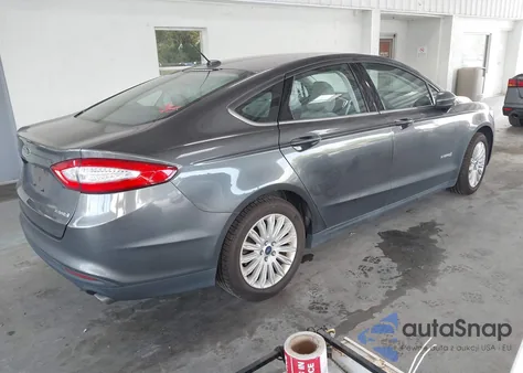 2015 Ford Fusion Hybrid S z USA, uszkodzony, nr VIN 3FA6P0UU0FR308741